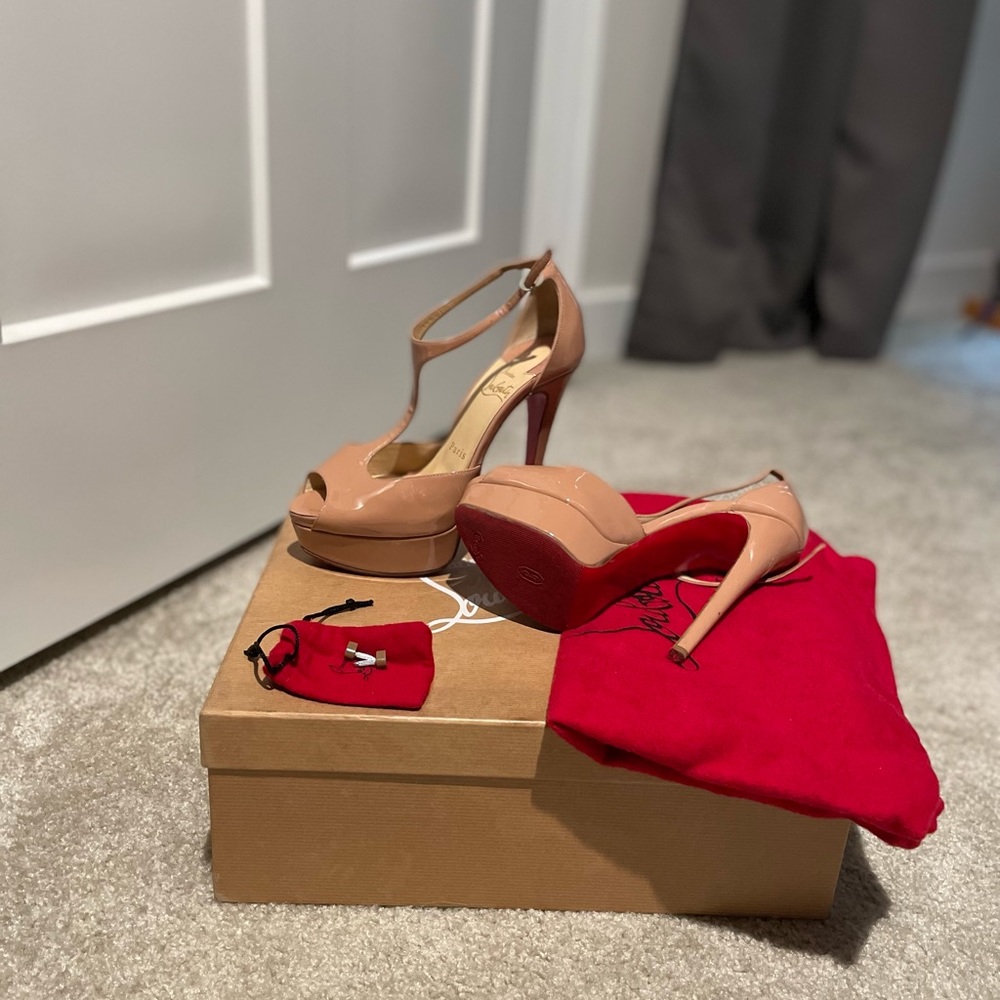 Women Christian Louboutin heels in great condition